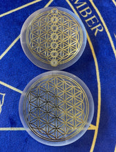 Load image into Gallery viewer, チャクラフラワーオブライフセレナイトエナジーベース  Chakra flower of life Selenite charger