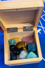 Load image into Gallery viewer, 惑星のクリスタルとメタトロンキューブのボックスセット Crystal Set Planet Tumbled with Metatoron Cube wooden Box