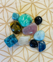 Load image into Gallery viewer, 惑星のクリスタルとメタトロンキューブのボックスセット Crystal Set Planet Tumbled with Metatoron Cube wooden Box