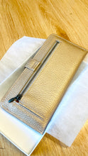 Load image into Gallery viewer, 開運金運ゴールド高級牛革長財布