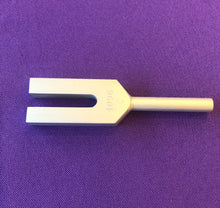 Load image into Gallery viewer, 浄化用チューナー と ダブル ポイント水晶 (4096ヘルツ)Crystal tuner 4096 hz with double points clear quartz