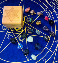 Load image into Gallery viewer, 天体のクリスタルとメタトロンキューブのボックスセット Astronomy Crystal Set Planet Tumbled with Metatoron Cube wooden Box