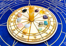 Load image into Gallery viewer, ホロスコープをクリスタルで描く!天体の石と占星術グリッドマット(セプタリアン) 25cm セット Astrology Sacred geometry Crystal grid wood 25cm mat set