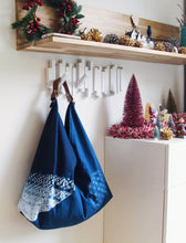 Load image into Gallery viewer, 藍染 吾妻バック(フラワーオブライフ&絞り) Aizome AZUMA bag with Flower of life + SHIBORI Design