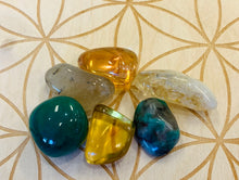 Load image into Gallery viewer, 金運クリスタルとメタトロンキューブボックスセット Crystal Set Fortune Tumbled with Metatron Cube wooden Box