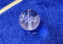 Load image into Gallery viewer, 開運シンボルが選べる水晶ブレスレット  GOOD FORTUNE CEAR QUARTZ Bracelet