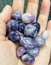 Load image into Gallery viewer, クリスタル タンブル ストーン レピドライト Crystal Tumbled Stone Lepidolite
