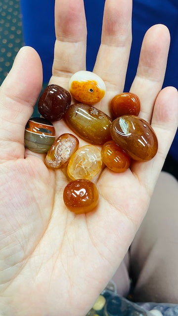 クリスタル タンブル ストーン カーネリアンスモール　オレンジ Crystal Tumbled Stone Carnelian Orang