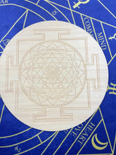 Load image into Gallery viewer, ７方向から運気を上げるクリスタルグリッド(ルビー）25cm Septagram Sacred geometry Crystal grid  crystals set
