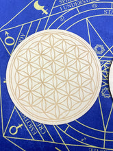 Load image into Gallery viewer, ７方向から運気を上げるクリスタルグリッド(ルビー）25cm Septagram Sacred geometry Crystal grid  crystals set
