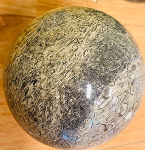 球体のクリスタル　ピカソ　Sphere 17