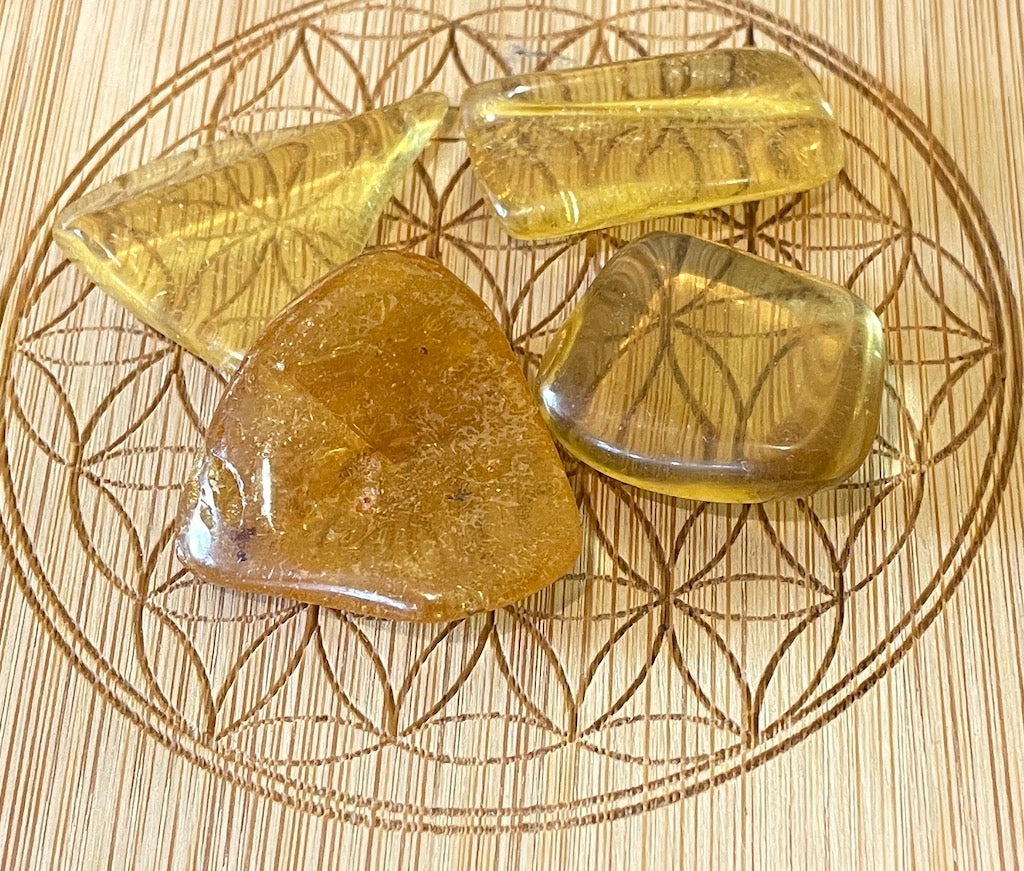 クリスタル タンブル ストーン アンバー 中（琥珀） Crystal Tumbled Stone Amber Medium
