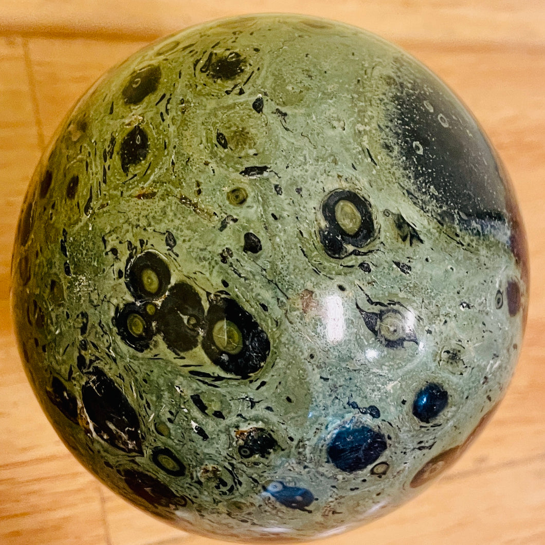 球体のクリスタル　カンババ　Sphere 9