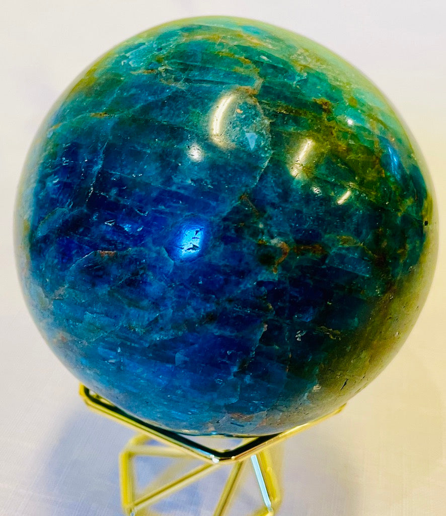 地球の波動のパワーストーンアパタイト球体のクリスタル　A Apatite Sphere