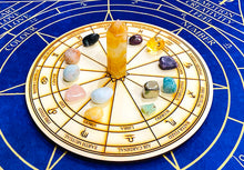 Load image into Gallery viewer, ホロスコープをクリスタルで描く！天体の石と占星術グリッドマット（ゴールデンヒーラー） 25cm セット Astrology Sacred geometry Crystal grid wood 25cm mat set
