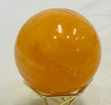 Load image into Gallery viewer, 球体のクリスタル 水星のパワーストーン　オレンジカルサイト　A　orange calcite sphere
