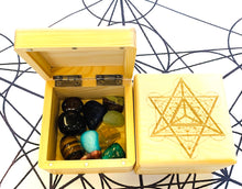 Load image into Gallery viewer, 惑星のクリスタルとメタトロンキューブのボックスセット Crystal Set Planet Tumbled with Metatoron Cube wooden Box
