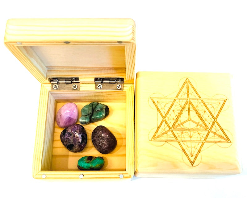 ５大ヒーリングクリスタルとメタトロンキューブのボックスセット Crystal Set Healing Tumbled with Metatron Cube Box