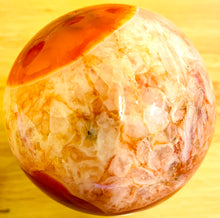 Load image into Gallery viewer, 球体のクリスタル カーネリアン球体（火星とジュノー）ユニーク模様　carnelian
