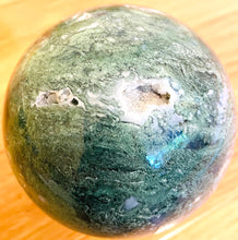 Load image into Gallery viewer, クリスタルの球体 モスアゲート球体（土星　ベスタ）　Moss Agate Stone
