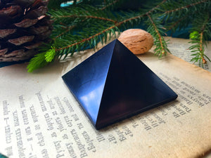 シュンガイト ピラミッド 8cm 研磨済 Shungite pyramid 8 cm  unpolished